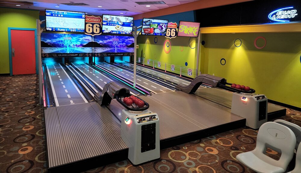 Hooplas Family Fun & Longshots Grill